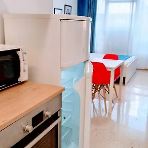 hostal-badalona-estudios.catalonia-hotels.com/