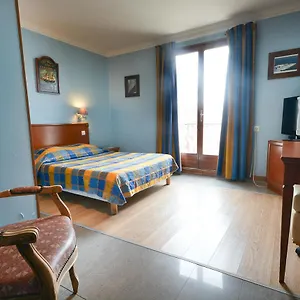 Baccarat Hostal