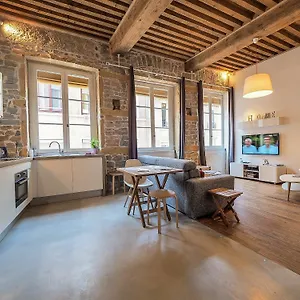 https://la-nuit-saint-georges.hotels-rhonealpes.com