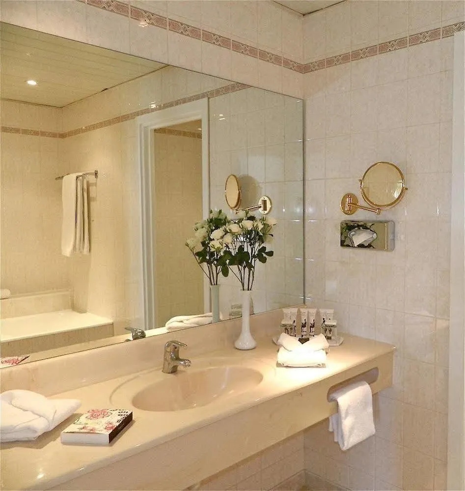 **** Hotel B4 Park Nice France